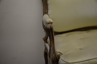 null Deux fauteuils et un canapé de style Louis XV

XIXe siècle											 Canapé...